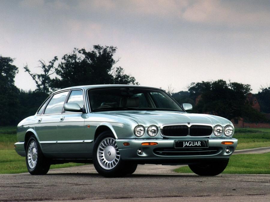  Jaguar XJ8 (X300) 1997 года  (фото 5 из 23)